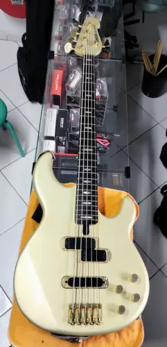 Baixo Yamaha BB5000A 5 Cordas