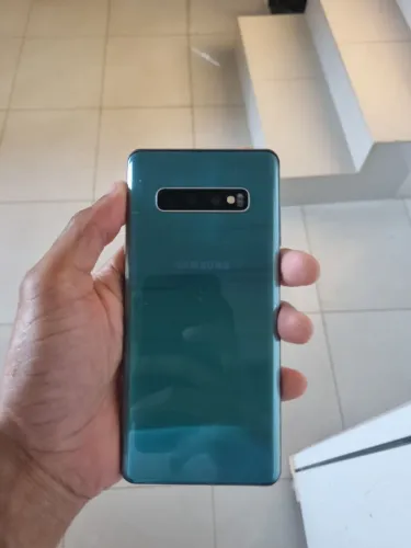 Celular Galaxy S10+ com Defeito