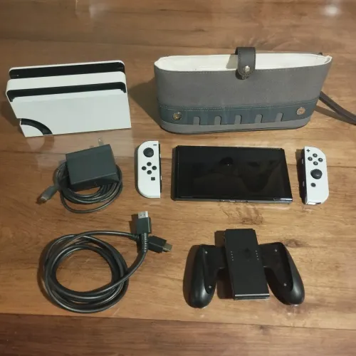 Nintendo Switch Oled usado incluindo case de couro