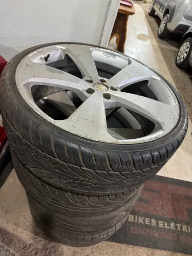 Rodas ? Aro 22 com Pneus ?