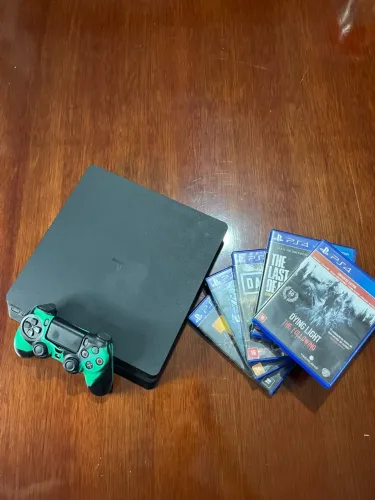 PS4 Slim 1TB + 1 Controle Original + 8 Jogos