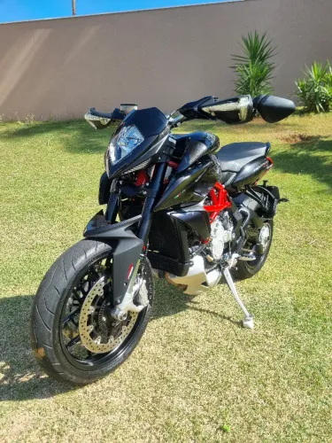 MV Agusta Rivale 800 c/ 17.000 KM 2015 Lindíssima