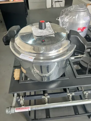 Panela de pressão com fechamento externo 15L 