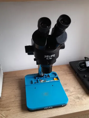 Microscopio binocular 