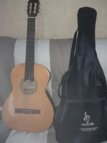 Violão e capa - R$200 reais pra vender logo