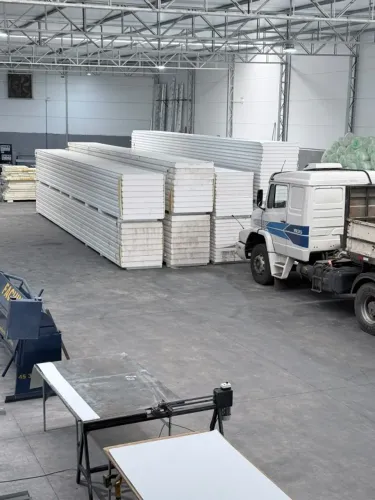 PAINEIS EM PIR / EPS - PRA ISOLAMENTO TERMICO / FECHAMENTO