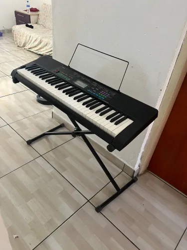 Teclado musical arranjador Casio ctk 3400 bivolt preto com suporte
