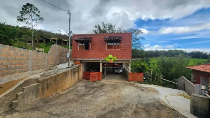 Casa à venda em Simão Pereira, MG