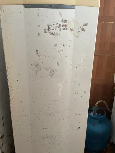 Vendo geladeira, com motor queimado!