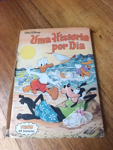 LIVRO COLEÇÃO DISNEY UMA HISTÓRIA POR DIA VERÃO. SEM LOMBADA PARA RESTAURAR. ANOS 90 ABRIL