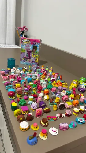 Coleção Shopkins - 140 peças + carrinhos, maleta e kits