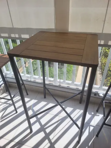 Mesa alta bistrô + 2 banquetas