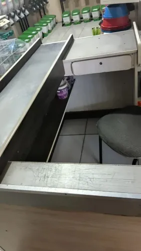 Vendo caixa para mercadinho em perfeito estado de conservação 