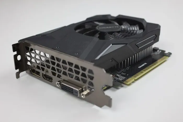 Placa de video gtx 1650 4gb gigabyte 