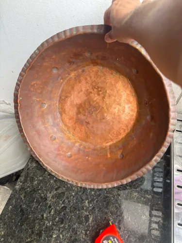 Bacia de cobre antiga