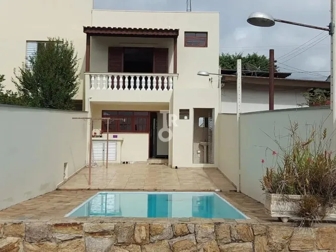 CASA À VENDA COM PISCINA NO BAIRRO VILA PROGRESSO - JUNDIAÍ/SP -