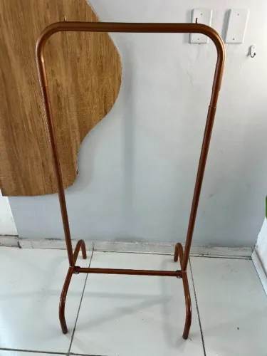 Araras de roupa para loja ou closet