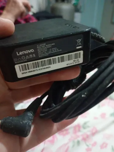 Vendo carregador original Lenovo modelo ADLX45NCC3A, potência de 45W (20V 2,25A).