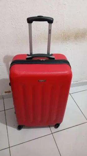 Mala de viagem vermelha