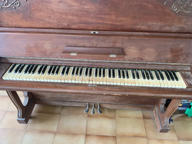 Piano Vertical Lyon & Healy Washburn - Antigo para restauro