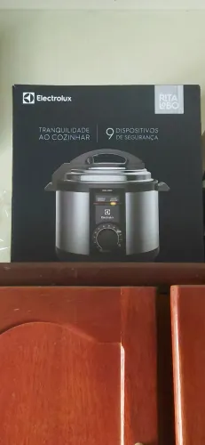 A panela de pressão elétrica eletrolux 5 l
