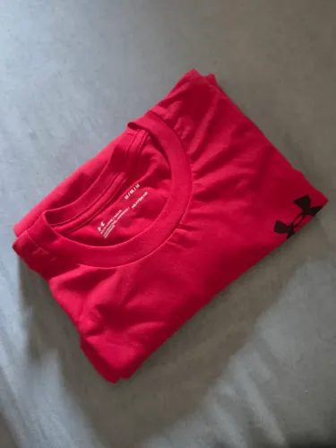 Camisa under armor nova vermelha