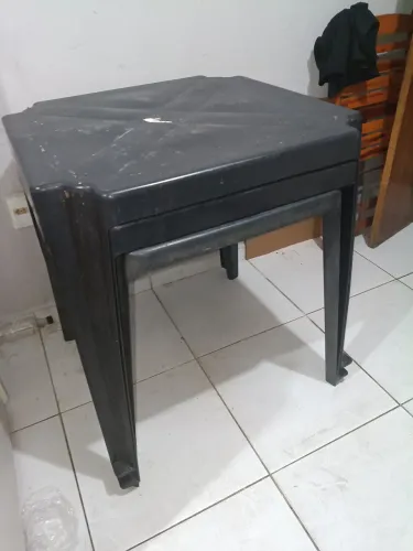 Essa de plástico tamanho normal usada