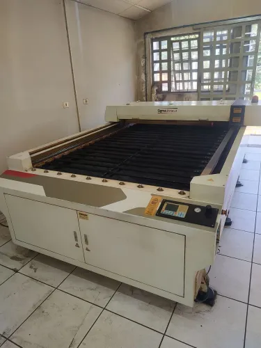 Máquina de Corte à Laser