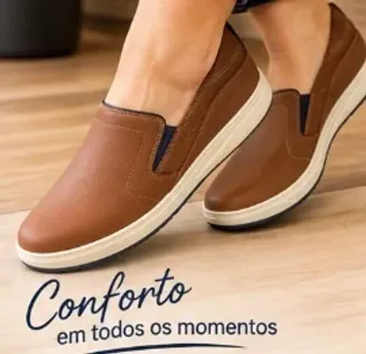 Tênis Masculino Casual Slip On Marrom com Detalhes Azul Marinho Confortável Dia a Dia.