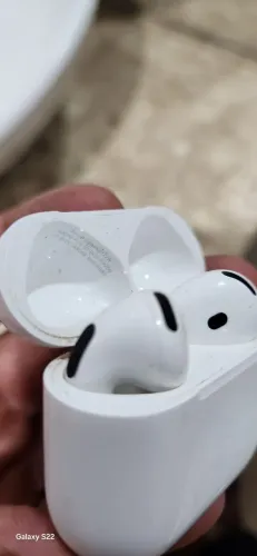 AirPods 4