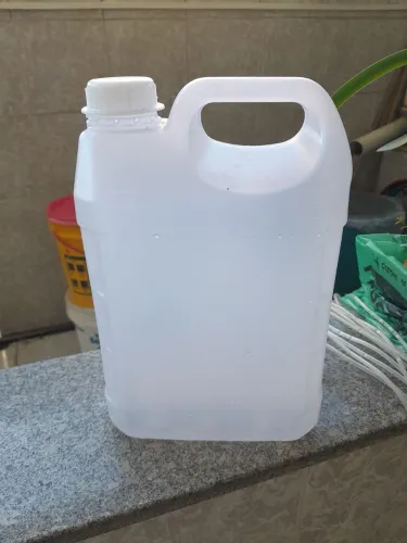 Vendo galão de 5 litros com tampa