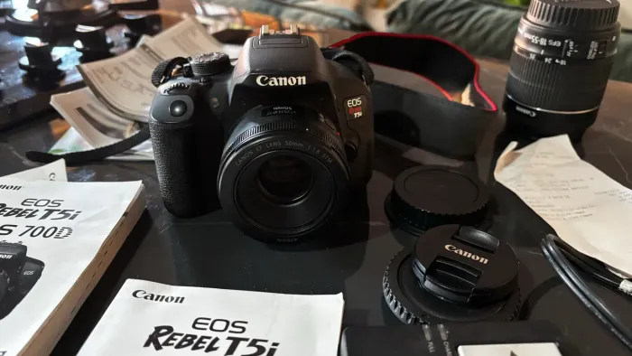 CANON T5i + Lente 18-55mm | PERFEITO ESTADO PRONTA PRA USO