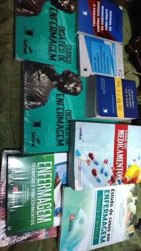 Vende-se Barsa completa de livros de enfermagem 