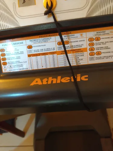 Esteira Athletic em perfeito estado de conservação.