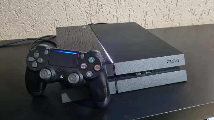 PS4 Fat 500GB + 3 Jogos