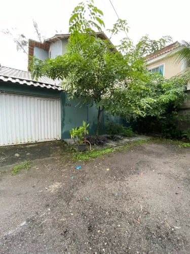 Ótima casa em condomínio fechado em Vargem Grande!