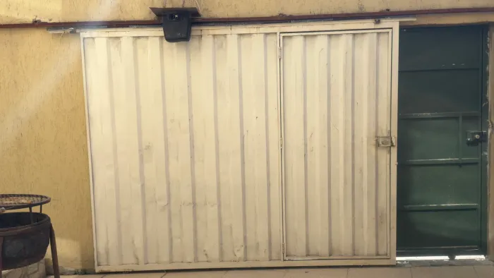 Portao de garagem...com social..chapa 20...pratico,tamanho 260 m por 2 m 