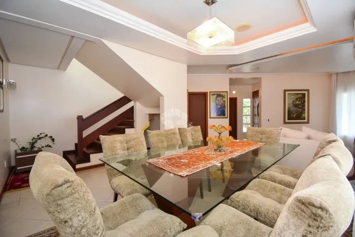 CASA COM 3 SUÍTES E ESPAÇO AMPLO NA COLONINHA FLORIANÓPOLIS