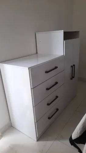 Comoda , mini guarda roupas 4 gavetas branco