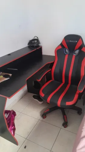 Vendo mesa e cadeira gamer
