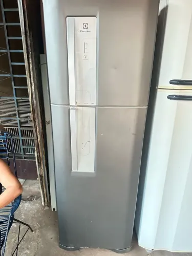 Vendo geladeira Eletrolux 
