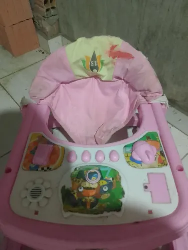Andaja e roupinhas de bebê
