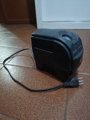 estabilizador Forceline Eternity, provavelmente o modelo de 300 VA.