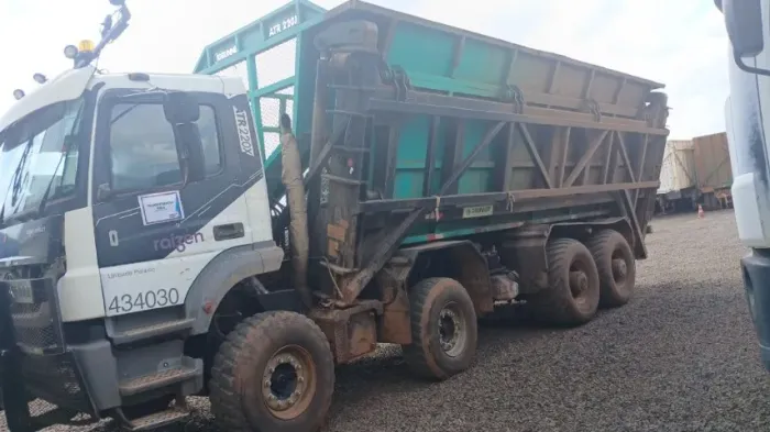  MB 3131 GRUNNER 8X4 AUT. + PNEU ALTA FLUTUAÇÃO + BITOLA 2,4M + PILOTO AUT.