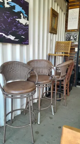 BANQUETAS GIRATÓRIA ( R$150,00 CADA)