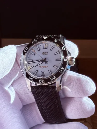 Christopher Ward C60 Trident Pro 300 - 38mm - Original completo - 2026