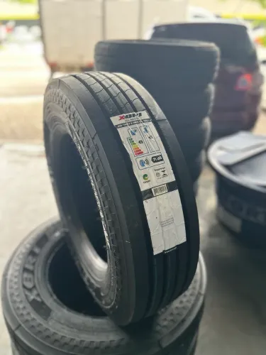 Pneu 215/75R17.5 novo xbri