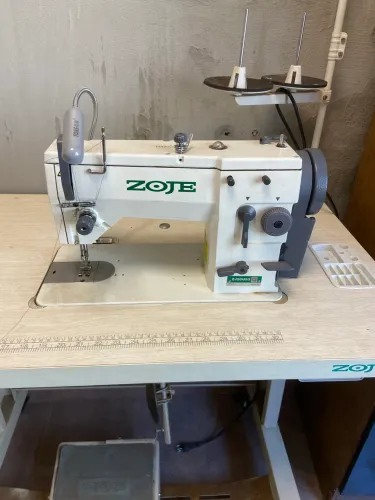 Máquina Zig Zag Zoje 20u93