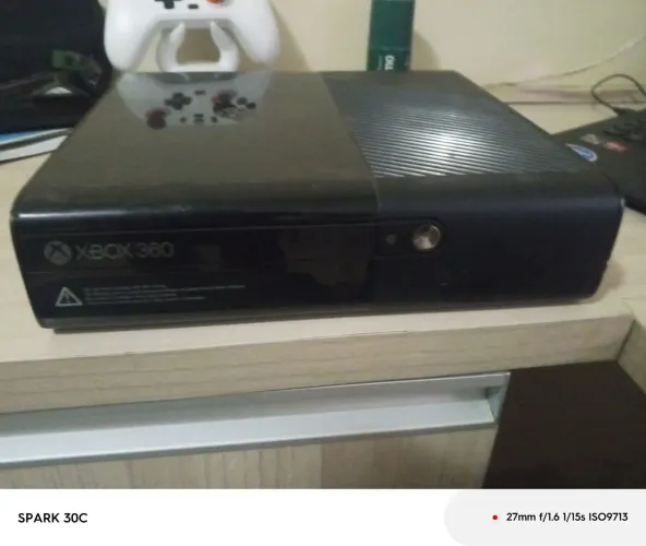 Xbox 360 Super Slim Original + Cabos