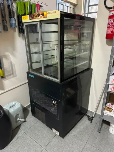 Vende-se Vitrine Expositora Auden Refrigeração